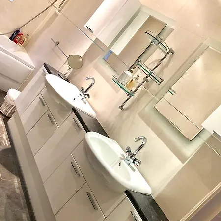Lux Aparts Leeds Bradford Airport Lodge Bradford (West Yorkshire)