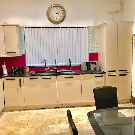 Lodge Lux Aparts Leeds Bradford Airport Bradford (West Yorkshire)