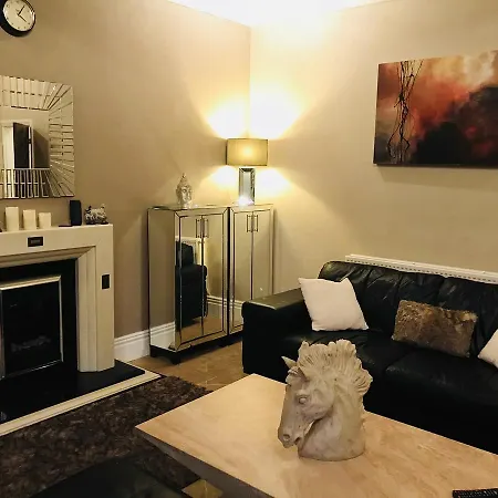 Lux Aparts Leeds Bradford Airport Lodge *