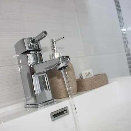 Lodge Lux Aparts Leeds Bradford Airport *