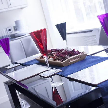 Lodge Lux Aparts Leeds Bradford Airport